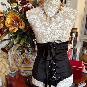 SILK CORSET-CHEMISE VINTAGE SIZE MEDIUM 6-8 BLACK SILK AND SPANDEX EUC